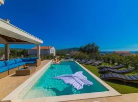 Luxury Villa East