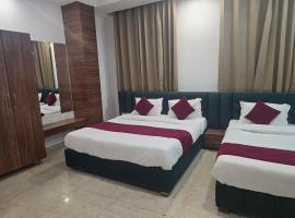 Paras Hotel, hotel in Nawābganj