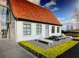 SCHRAVENHOEk met indoorzwembad en sauna, hotel com piscina em Veurne