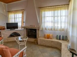 'Helen' Traditional Seaside House Near To Eretria