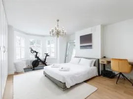 Spacious 2 Bedroom Apartment With Beautiful Garde
