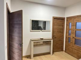 Apartamentos La Fuente, hotel di Almodóvar del Río