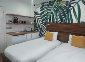 Heathrow Windsor Guest house with Airport parking