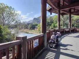 Castle peak yard Inn Guilin-Free one-way pick-up service for high-speed rail