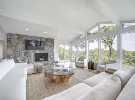 Luxurious Mountain Retreat with Long Range Views!