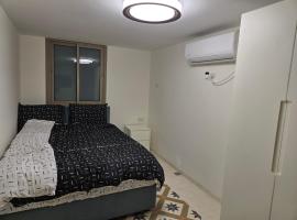Ja guest house, ξενοδοχείο στο Τελ Αβίβ