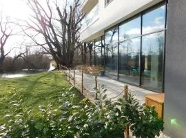 Pinia Slnava 01 - Luxury lakeside apartment with pool