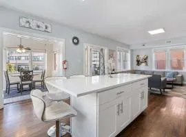 Luxe Beach Estate - 4 Bedrooms and 3 Bathrooms