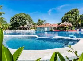 Charming Villa w - Shared Pool