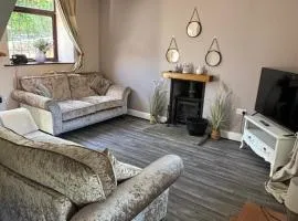 Rustic 2Bedroom Cottage with Garden in Sennybridge