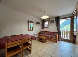 Appartement cosy 4 pers, balcon, draps fournis, casier à ski, Wifi, pied des pistes - FR-1-508-162