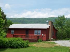 Bear Bluff- pet friendly home on the river!, hotel in Rileyville