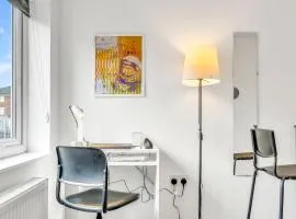 Spotless Modern Studio, Free Parking, 25m to Central London