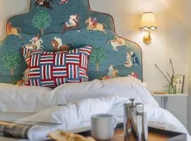 Pocket Cottage Luxury 18th Century Tiny Home in Picturesque Village with Pubs
