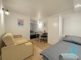 Ocean Room - 1 km to Baltic Sea & 15 Minutes to Gdańsk Old Town, hotel i Gdańsk