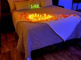 Love Room Spa - Sauna - Hammam, hotel a Domérat