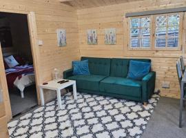 The Cosy Cabin, chalet à Old Windsor