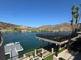 Cliff Hanger, River access with dock