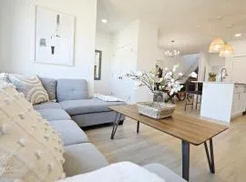 Chic Modern Home,King Bed,Fireplace,Disney