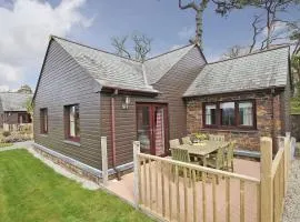 2br-sleeps4-pool-freeparking-trenythonestate