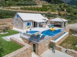 Family friendly house with a swimming pool Bol, Brac - 23809