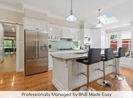 The Richardson - Spacious Entertaining, Sleeps 8