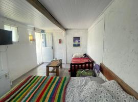 Alojamiento EYO en Chuy con baño privado, penzion v destinaci Chuy