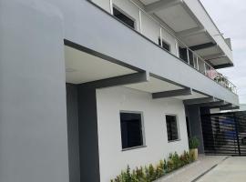 Residencial Reis - Cozy and Comfortable Apto，博阿維斯塔的有停車位的飯店