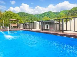Gapyeong Ddobagi Pet & Spa Glamping