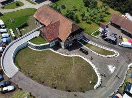 Schladnitzer Dorfstadl Camping, campamento en G&ouml;ss