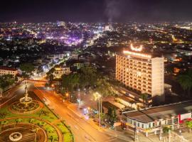 Kh&aacute;ch Sạn Mường Thanh Grand Gia Lai, hotel med pool i Pleiku