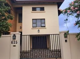 625 on Marine - 5 min from beach