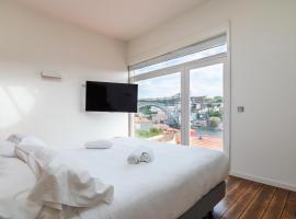 The Central House Porto Ribeira, hotel v Portu