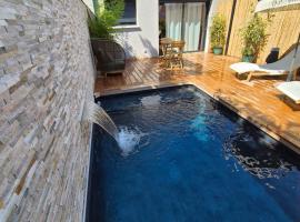 Le Cocoon - Jacuzzi, Sauna et Piscine privée, hotel v destinaci Carpentras
