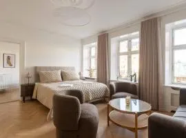 Lovely Apartment by w Bathtub and Balcony