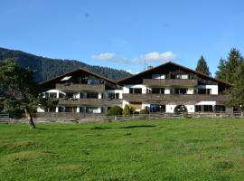 Ferienwohnung Farchanter Alm mit Schlafzimmer, Wohnzimmer und Schlafnische, hotel v destinaci Farchant