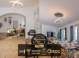 VILLE ET VOLCANS - Grand gite proche centre-ville pour 24 personnes, hotel in Clermont-Ferrand