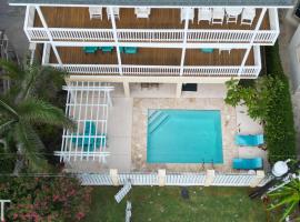 Luxury - 1 min to Beach - Pool - New Remodel, hotel in South Padre Island