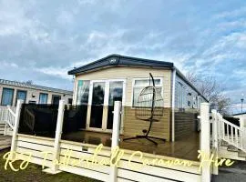 RJ Luxury caravan hire 2 with Hot Tub