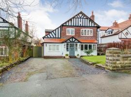 The Family Holiday In West Kirby By Cheshire Escapes, beach hotel in Wirral