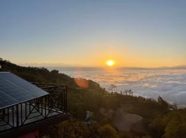 Hotel Everest Window View, гостевой дом в городе Нагаркот