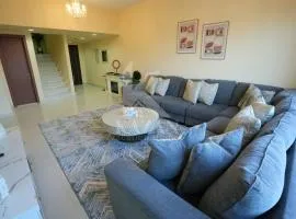 Kazan Homes - Huge Leisure Retreat - 2BR Duplex apartment - Outdoor Sitting & Full Ocean View - Fujairah