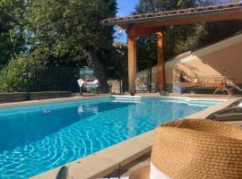 LE GRAND PARIS LA MAISON DE VACANCES, hotel a Digne-Les-Bains