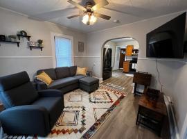 Home in Cedar Rapids, hotell sihtkohas Cedar Rapids