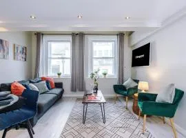 NEW! Stunning City Centre 2-bed apartment in Liverpool by 53 Degrees Property, Ideal for Small Groups, Sleeps 6!