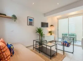 Maison 2 chambres avec petite cour, proche métro