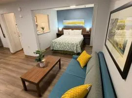 HomeTowne Studios and Suites by Red Roof Greensboro