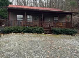 Blue Mist Mountain Retreat, hotel in Whittier