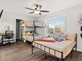 13 mins to Downtown & Stadium - Game Room - Game Day