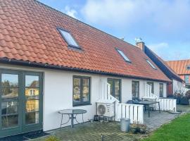 Stunning Home In Gudhjem With Sauna, hotel con alberca en Gudhjem